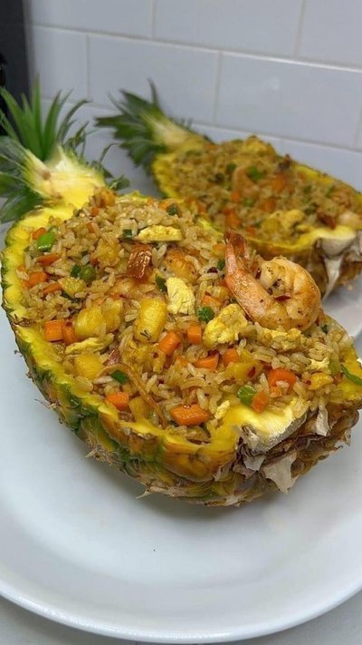 Pineapple rice with chicken lap