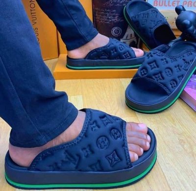 Shoe